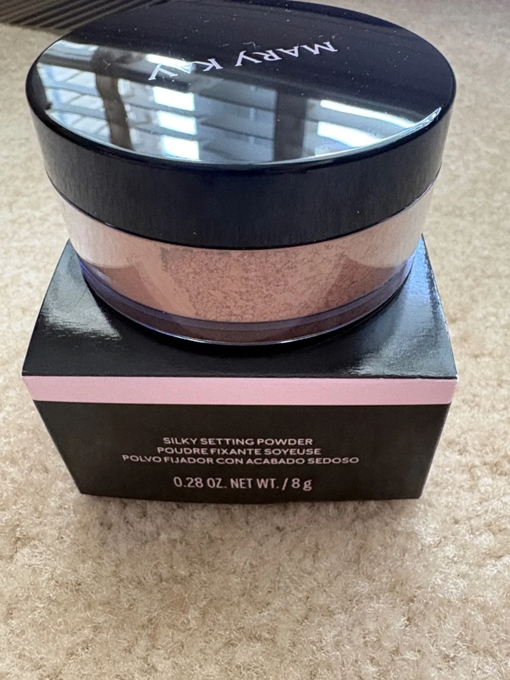 NIB Mary Kay Silky Setting Powder – LIGHT MEDIUM BEIGE MATTE